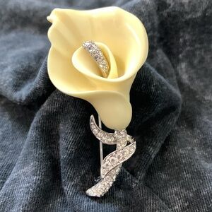 Classique Calla Lily Pin by Nolan Miller